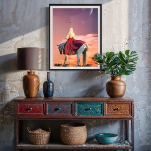 muru muru bellas 1 ambientata immagine di una donna a cavallo, avvolta nei colori intensi del costume tradizionale sardo, attraversa un paesaggio incantato al tramonto, ambientata sopra un mobile antico